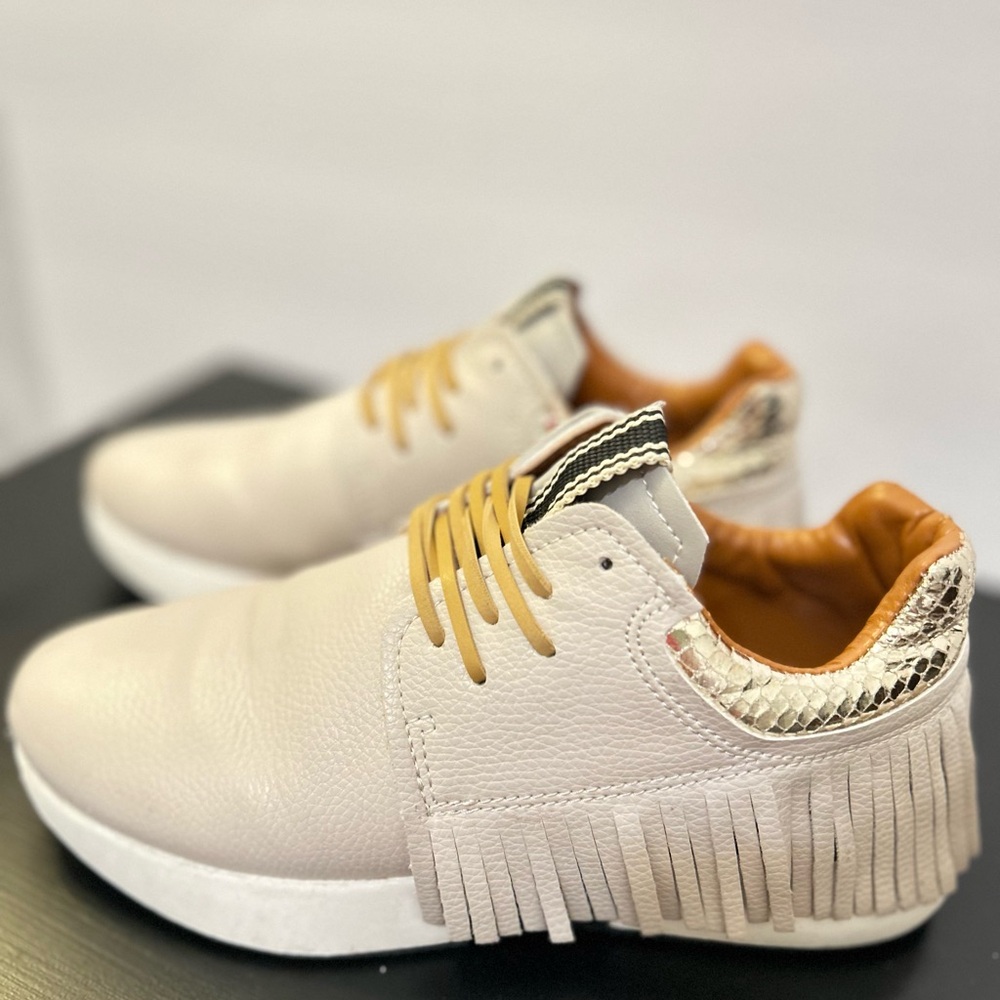 ShuShop Pepa Women’s Fringe Sneakers Size 6